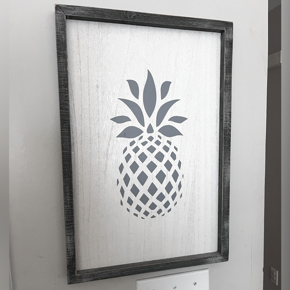 Pineapple wall decor